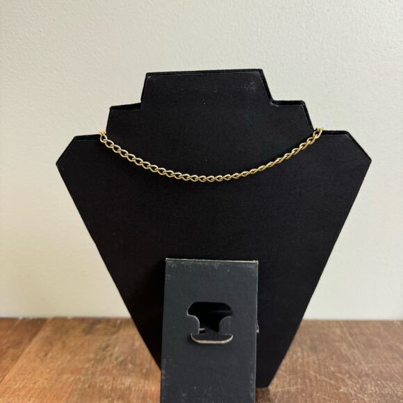 Vintage gold tone faux pearl grape style cluster statement pull over necklace - Picture 4 of 4